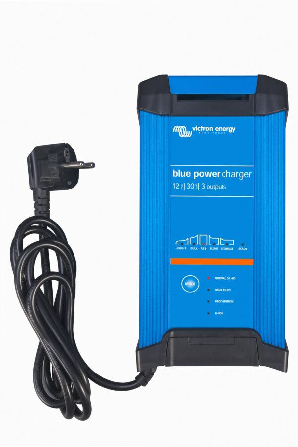Caricabatterie di rete Blue Power IP22 Charger 12V 30A a tre uscite