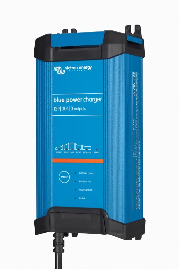 Caricabatterie di rete Blue Power IP22 Charger 12V 30A a tre uscite - immagine 3